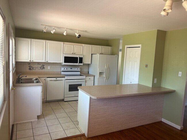 Building Photo - 375 Messina Dr