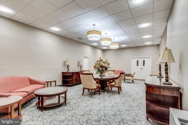 Building Photo - 3701 S George Mason Dr
