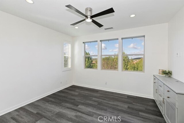 Building Photo - 55 Fuchsia