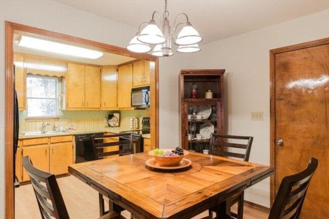 Building Photo - Cute & Convenient Home in Mission!