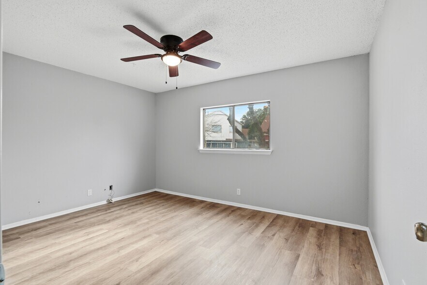 Building Photo - 9110 Roquefort