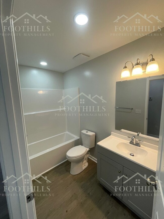 Building Photo - 103 Rhoe Cir