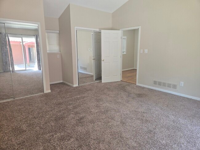 Building Photo - 1460 Gravel Ridge Dr