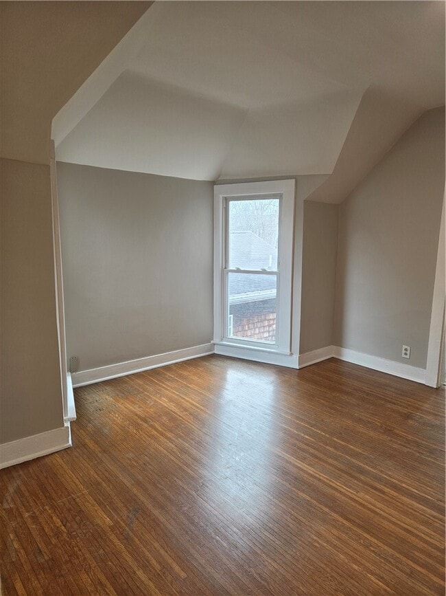 Building Photo - 21 Gardiner Park