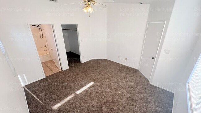 Building Photo - 4 bedroom 2 bathroom home located near S. H St/ Berkshire Rd