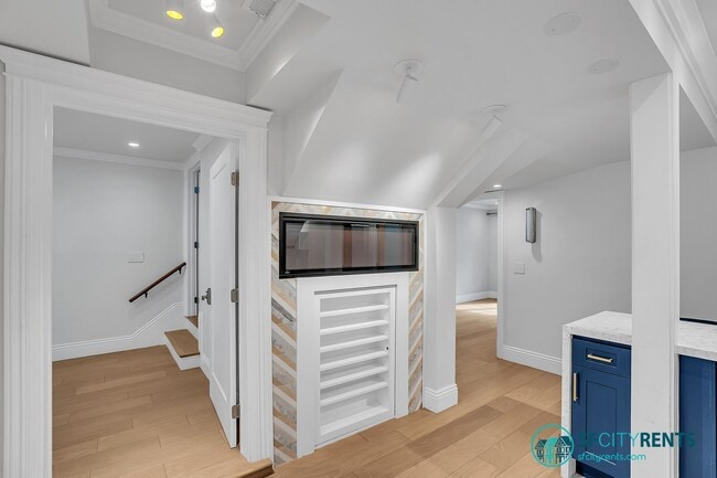 Building Photo - Diamond Heights/Noe Valley: Single Family Home w/ Guest Suite, Yard, Garage & EV Charger