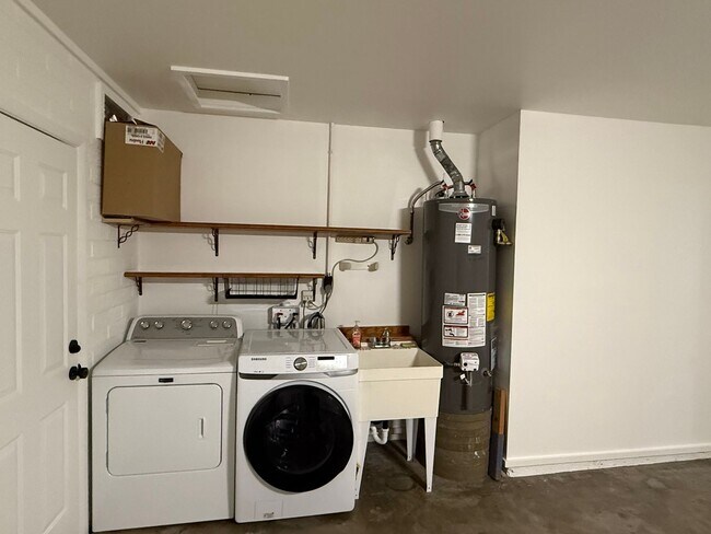 Building Photo - Remodeled 3 Bedroom Home Tempe