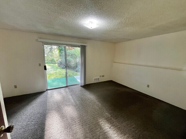 Building Photo - 1110 Shorewood Dr