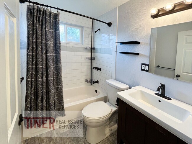 Building Photo - Beautiful Colonial Village Home