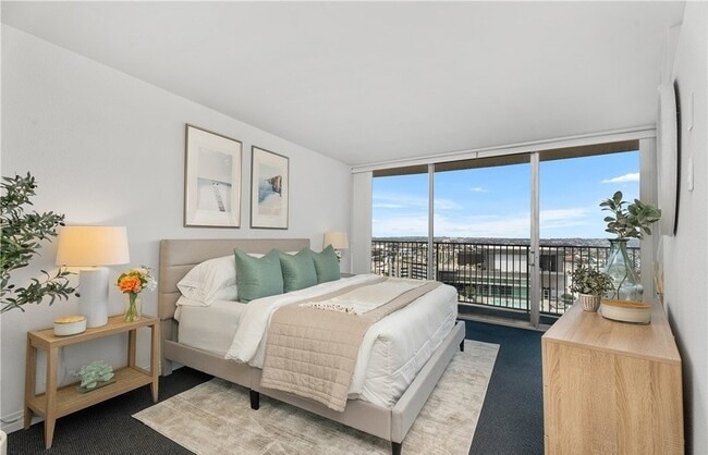 Building Photo - 700 E Ocean Blvd