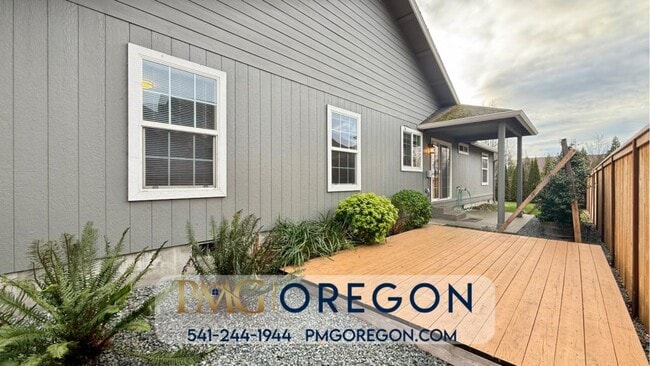 Building Photo - 608 SE Liberty Dr