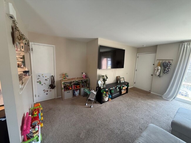 Building Photo - 9153 Ellie Dr