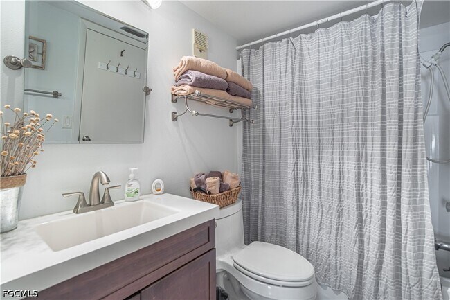 Building Photo - 6220 Augusta Dr