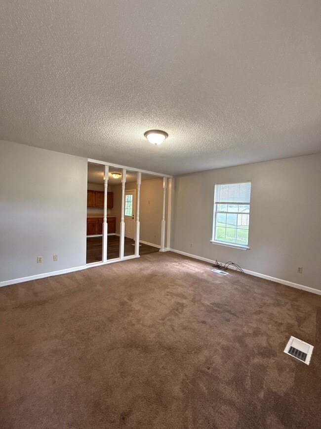 Building Photo - 114 Tuxedo Dr