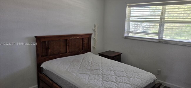 Building Photo - 20201 NE 29th Ct