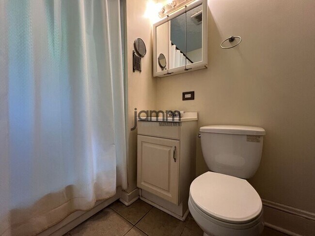 Building Photo - 2196 Lewis Dr