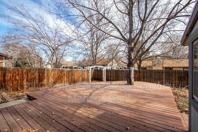 Building Photo - 2730 Hanover Dr