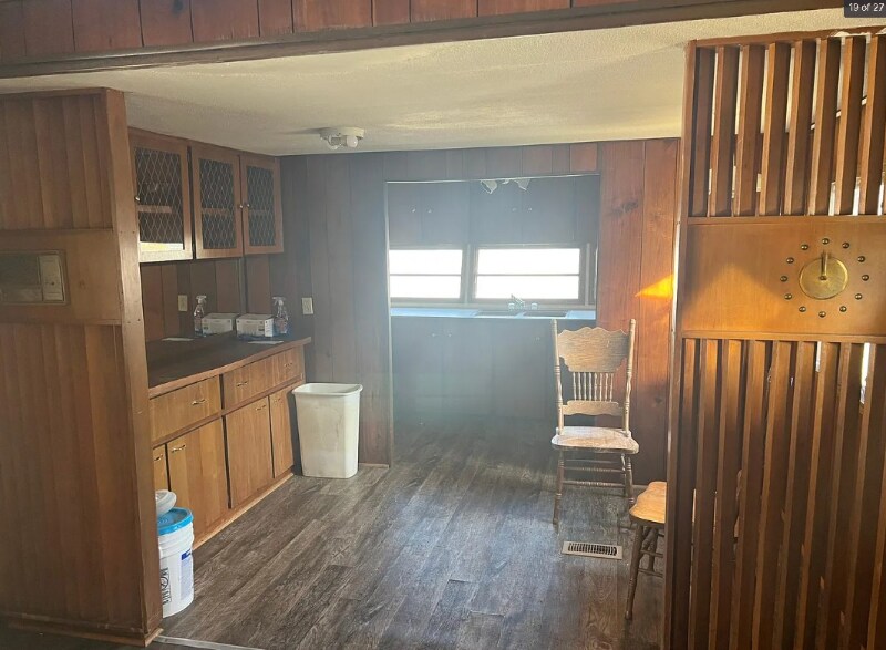 Building Photo - 910 Old Elizabethton Hwy