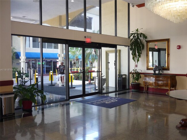Building Photo - 7601 E Treasure Dr