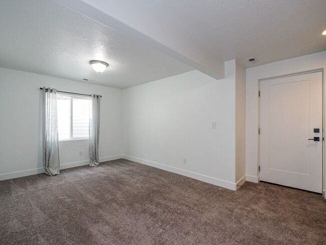 Building Photo - Basement Apartment in Eagle Mountain