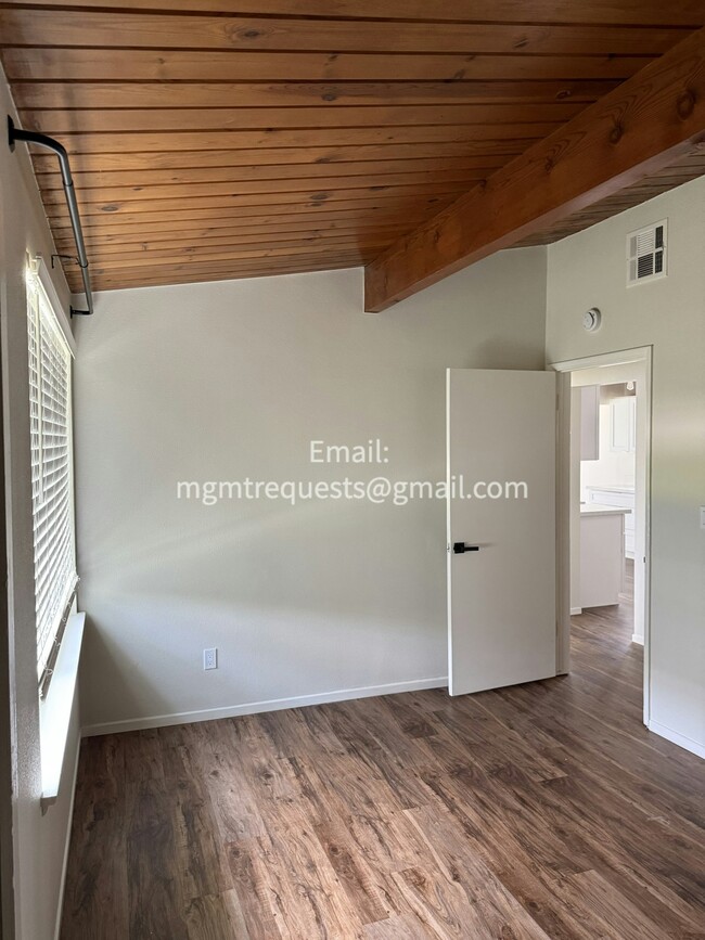 Building Photo - 622 Pine Ave