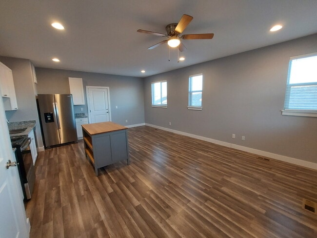Building Photo - Two Bed 1.5 Bath Townhome In Deer Trail!!!