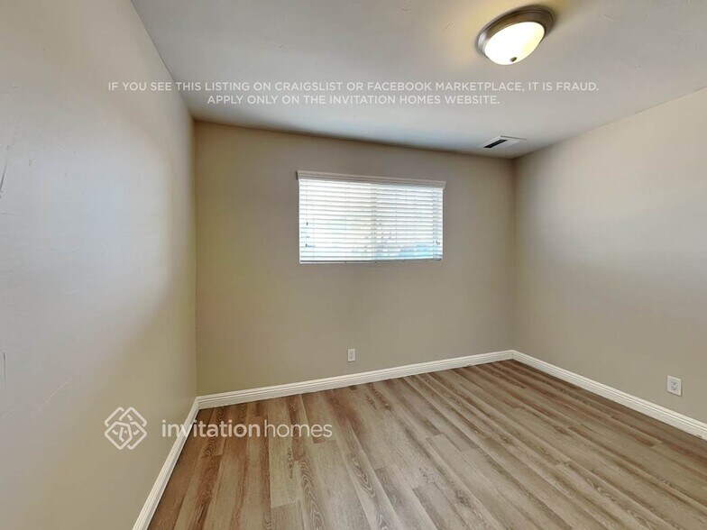 Building Photo - 3702 W Vista Ave