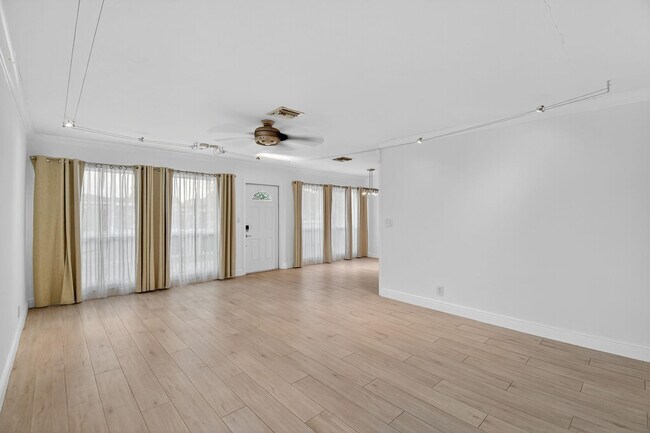 Building Photo - 1606 NE 15th Ave