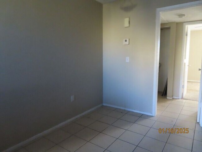 Building Photo - 1 bedroom 1-Bath Condo Bldg. 6 Unit #333 Gated Community