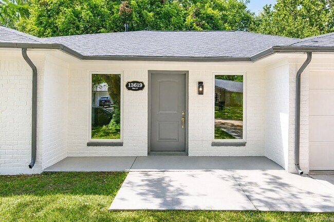 Building Photo - 13619 Elm Ct