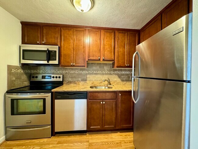 Building Photo - 96 Fountain Ln