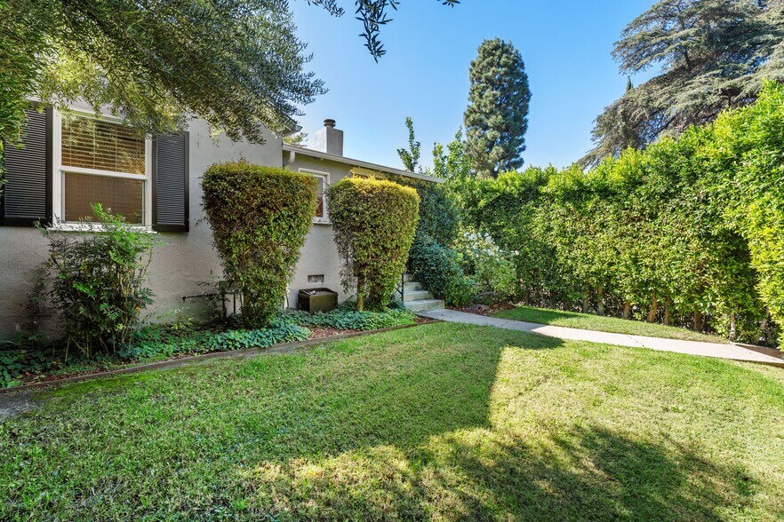 Exterior - 4242 Van Nuys Blvd