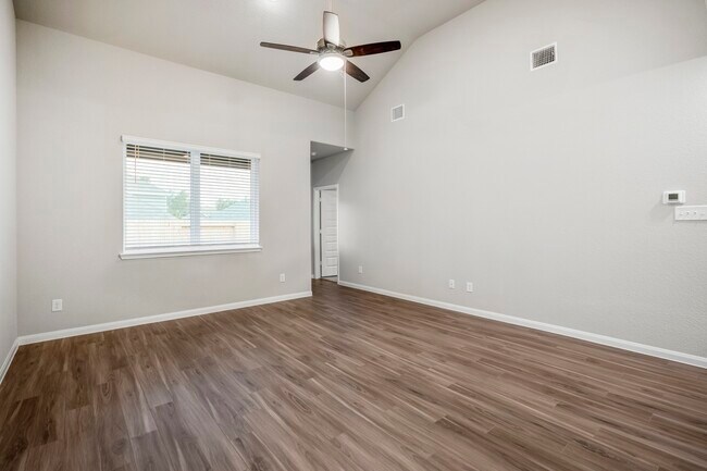 Building Photo - 2421 Shellcracker Dr