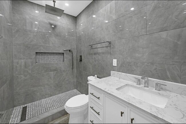 Building Photo - 12430 Pecan Ct