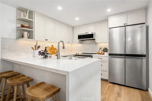 Building Photo - "Chic Marina Pacifica Retreat: 1-Bedroom G...