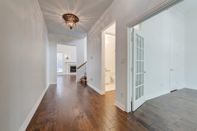 Building Photo - 1404 Clearwater Ct