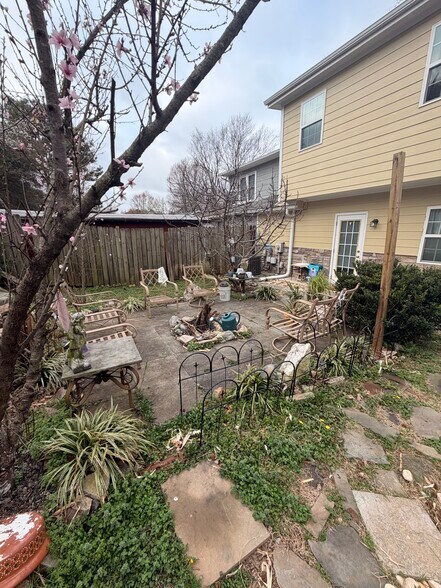 Building Photo - 3714 Pine Knoll Dr