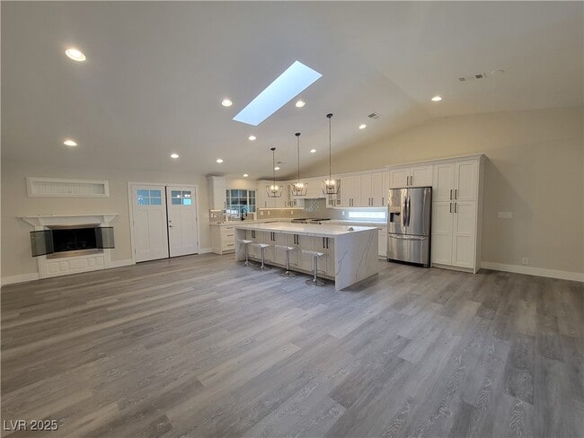 Building Photo - 5836 Corazon Dr