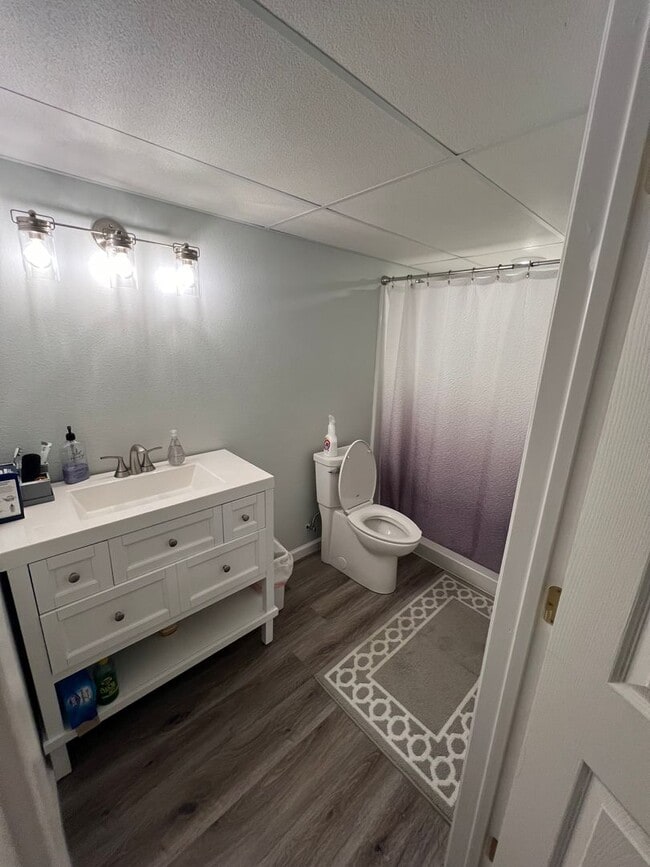 Building Photo - Adorable Westend Town Home