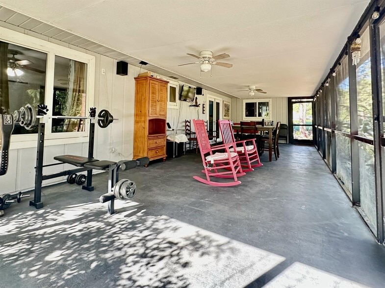 Building Photo - 13619 57th Pl N