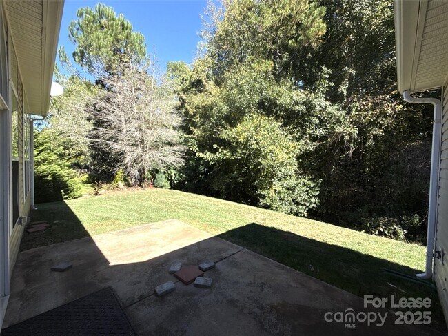 Building Photo - 1697 Lillywood Ln