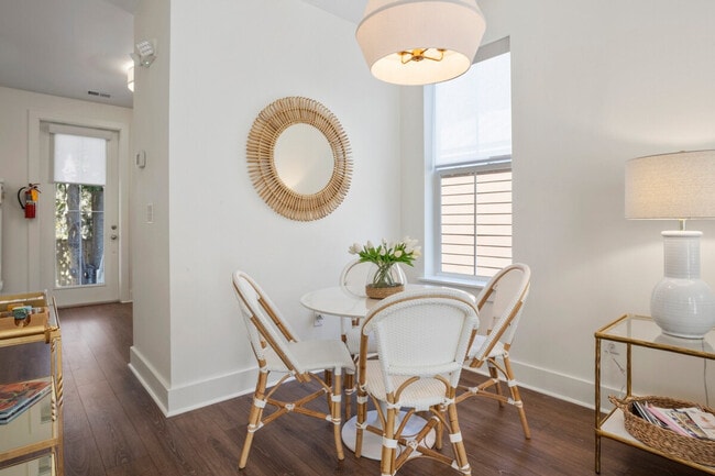 Building Photo - 2207 Government St