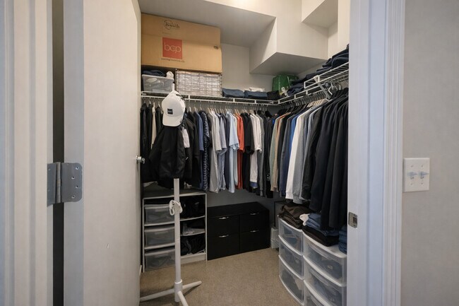 Building Photo - 565 W Quincy St