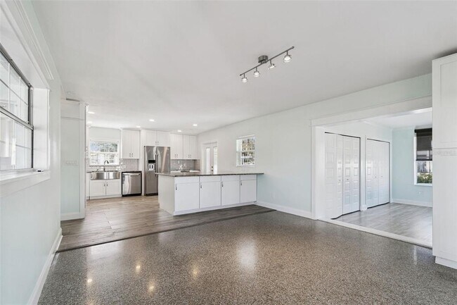 Building Photo - 1733 Bayou Grande Blvd NE