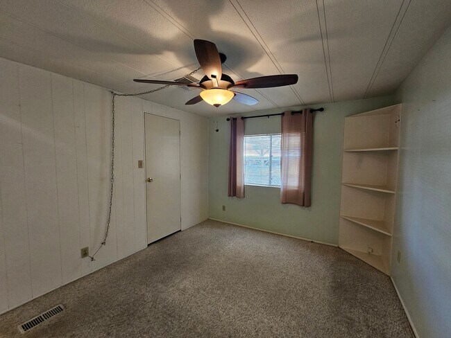 Building Photo - 2 bed/2 bath Manufactured Home in Desirabl...