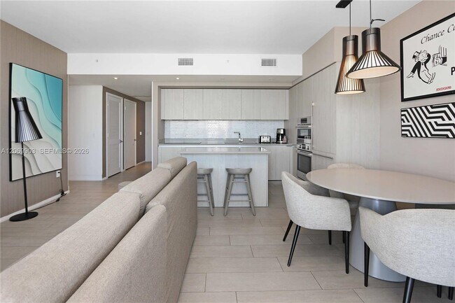 Building Photo - 4010 S Ocean Dr