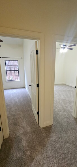 Building Photo - 344 Amber Ln