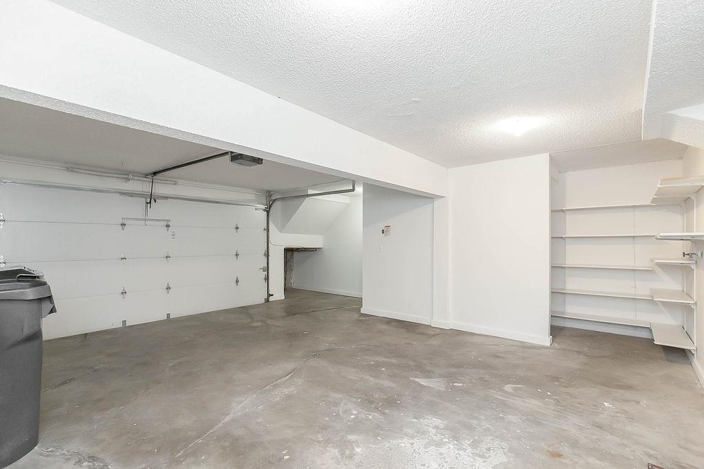 Building Photo - 1425 Martway Cir