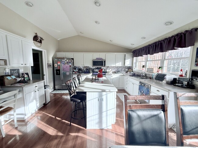 Kitchen - 1405 Emery Cir