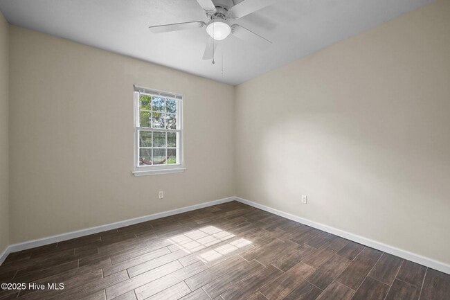 Building Photo - 105 Wedgewood Dr